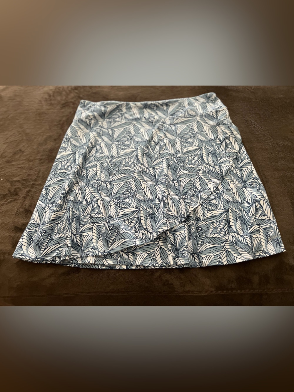 Eddie Bauer Blue and White Leaf-Print XL Skirt front layer wrap
